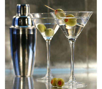 {PARTY STARTERS} Dirty Vodka Martini’s & Roasted Garlic Hummus