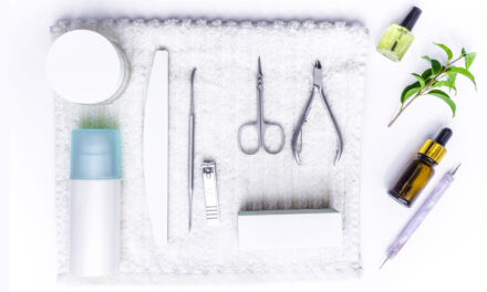 TEN STEPS TO A BEAUTIFUL DIY MANICURE