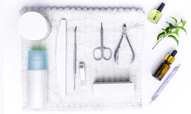 TEN STEPS TO A BEAUTIFUL DIY MANICURE